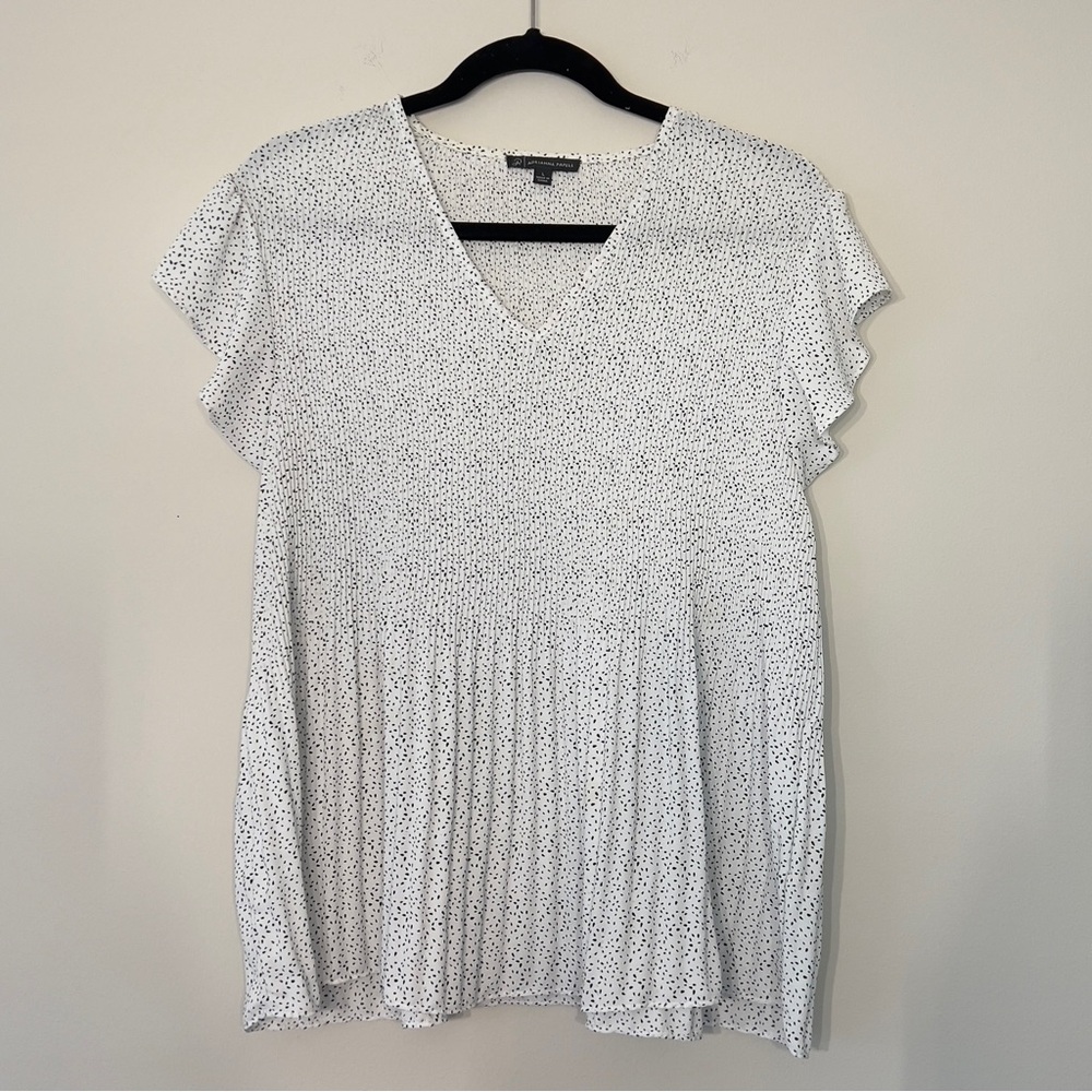 Adrianna Papell White and Black Flutter Sleeve Blouse